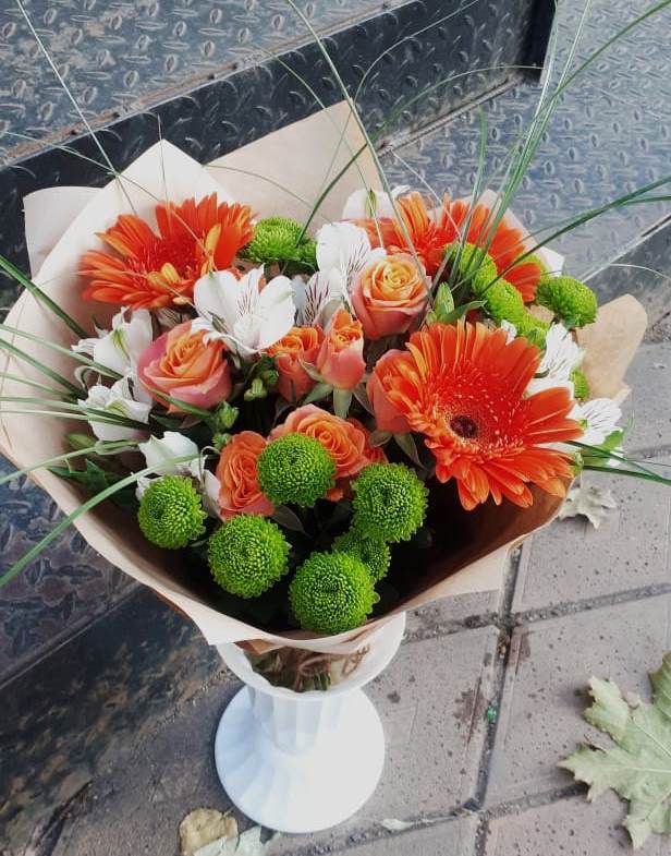 Букет цветов из: Герберы, Хризантемы, Альстромерии и Розы в Загорьевские дали
