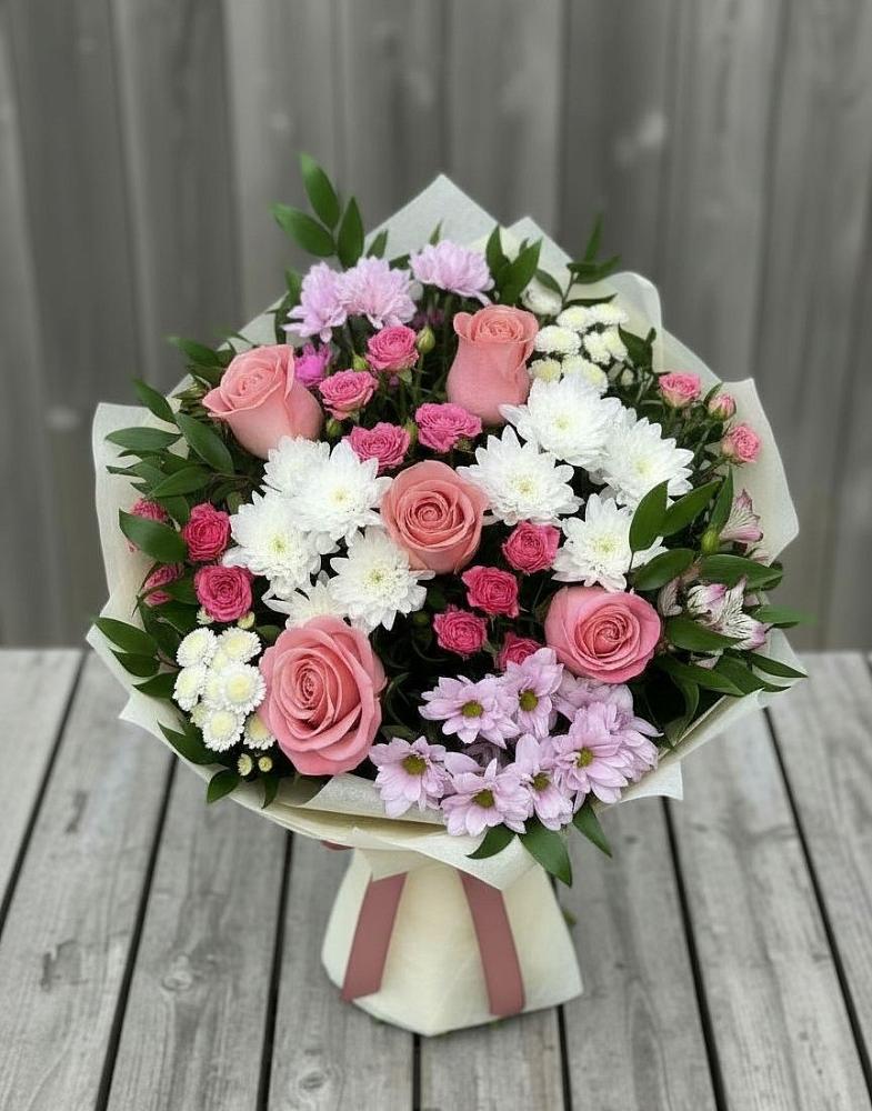 Букет цветов из: Альстромерии, Гвоздики, Розы и Хризантемы в Загорьевские дали