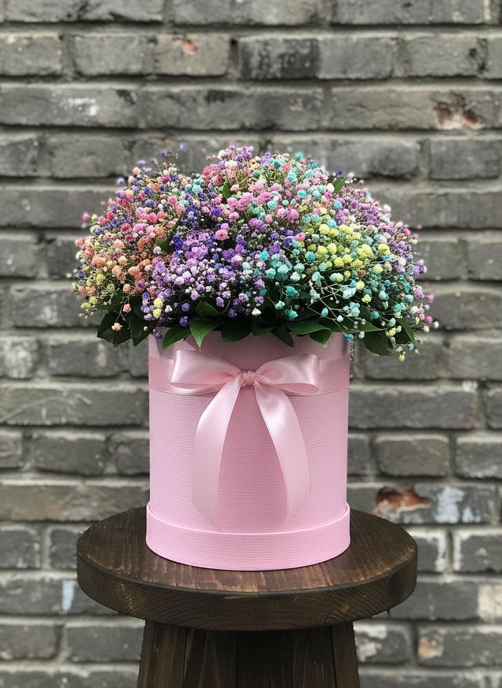 Цветочная композиция из Гипсофила и Розы в шляпной коробке в Загорьевские дали