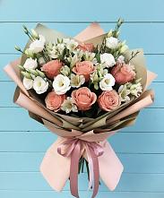 Букет цветов из:  Розы, Альстромерии и Лизиантусы в Загорьевские дали