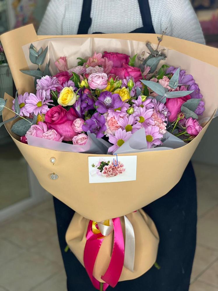 Букет цветов из: Хризантемы, Гвоздики и Альстромерии в Загорьевские дали