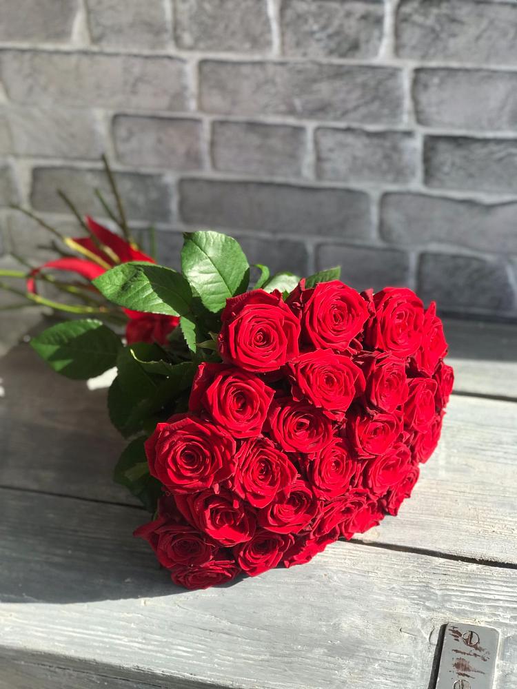 Букет Красные розы Фридом в Загорьевские дали