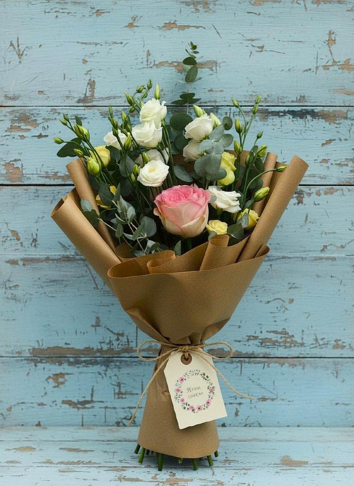 Букет цветов из: Розы и Лизиантусы в Загорьевские дали