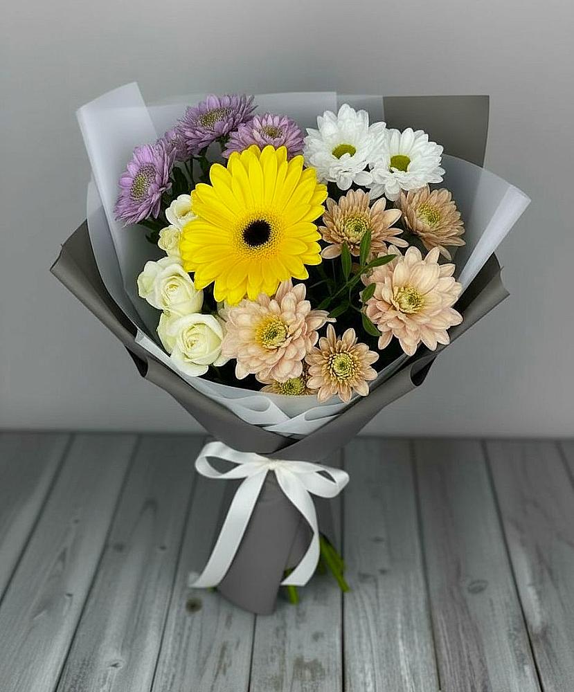Букет цветов из: Розы, Герберы и Хризантемы в Загорьевские дали