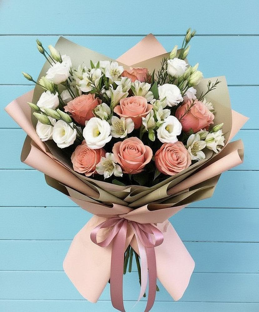Букет цветов из: Розы, Альстромерии и Лизиантусы в Загорьевские дали