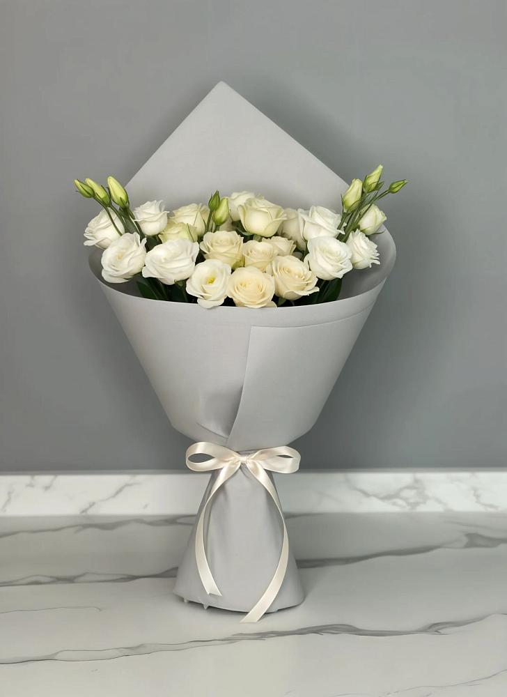 Букет цветов из: Розы и Лизиантусы в Загорьевские дали