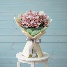 Букет цветов из:  Орхидеи и Розы #REPLACE_PRED# Загорьевские дали