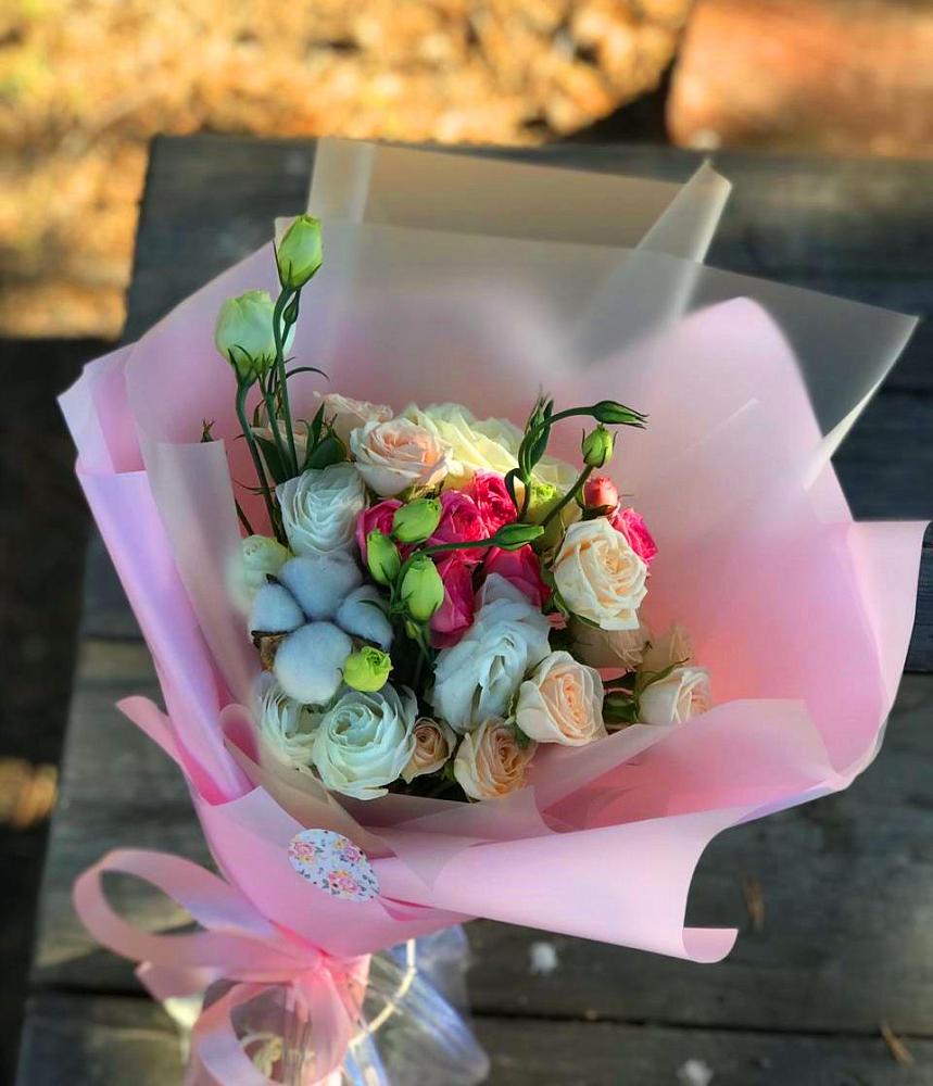 Букет цветов из: Розы и Лизиантусы в Загорьевские дали