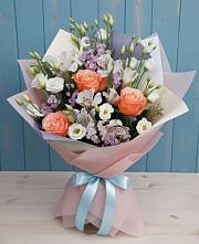 Букет цветов из:  Лизиантусы, Розы, Альстромерии и Гипсофила #REPLACE_PRED# Загорьевские дали