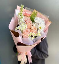 Букет цветов из:  Хризантемы и Розы в Загорьевские дали