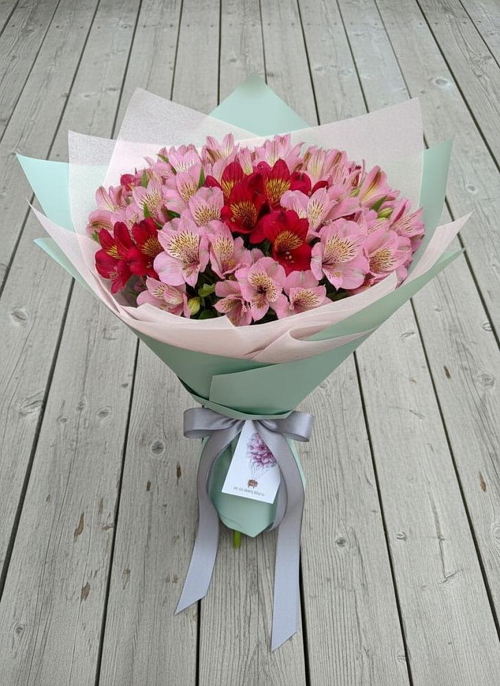 Букет цветов из: Альстромерии в Загорьевские дали