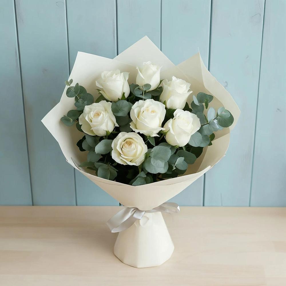 Букет Белые розы в Эвкалипте в Загорьевские дали