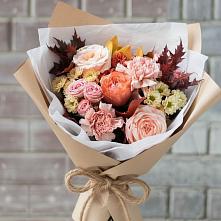 Букет цветов из:  Гвоздики, Хризантемы и Розы в Загорьевские дали