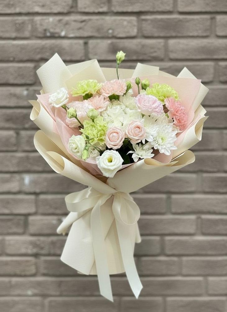 Букет цветов из: Гвоздики, Розы, Лизиантусы и Хризантемы в Загорьевские дали