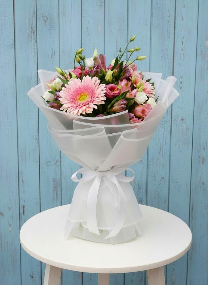 Букет цветов из: Герберы, Альстромерии и Лизиантусы в Загорьевские дали