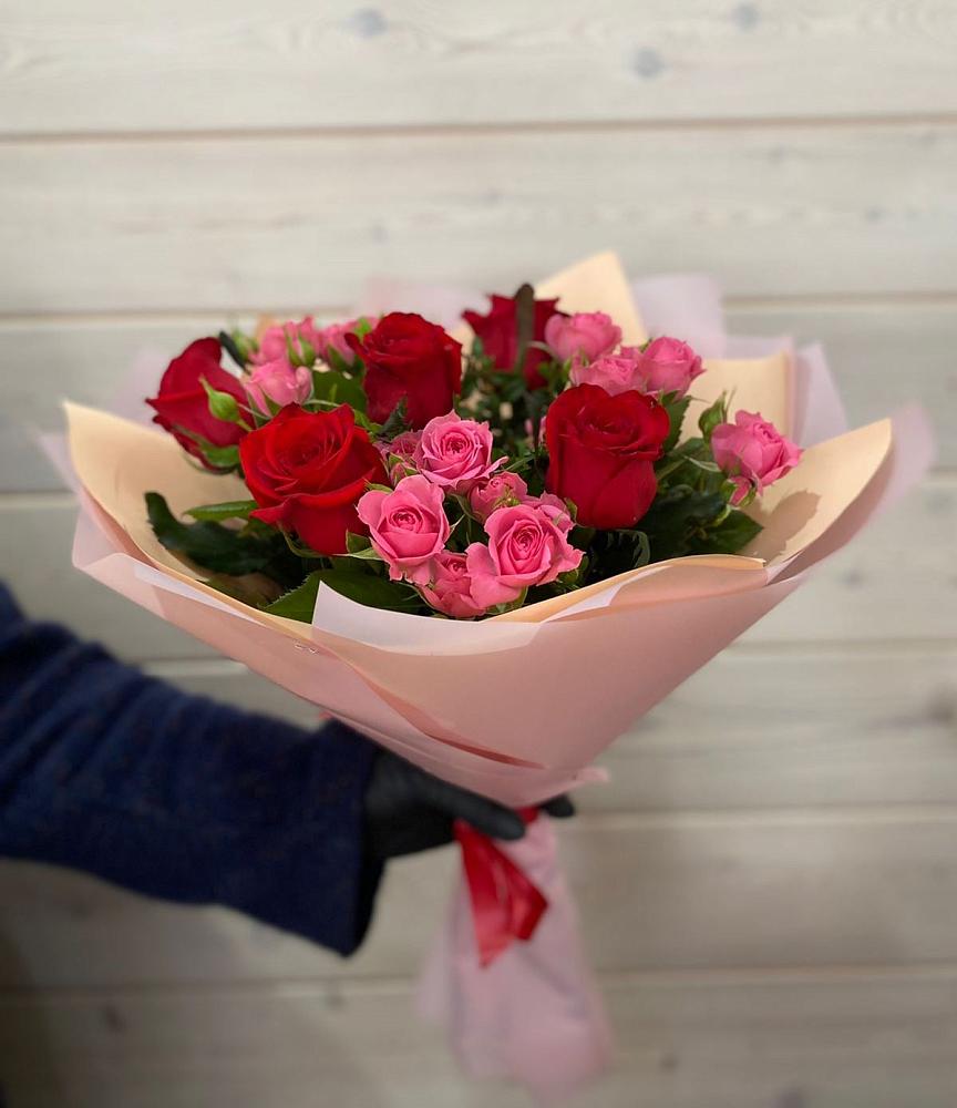 Букет цветов из: Розы в Загорьевские дали