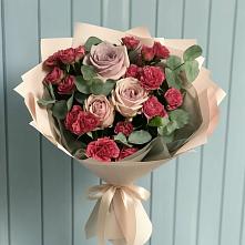 Букет цветов из:  Гвоздики и Розы в Загорьевские дали