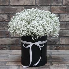 Цветочная композиция из Гипсофила в шляпной коробке в Загорьевские дали
