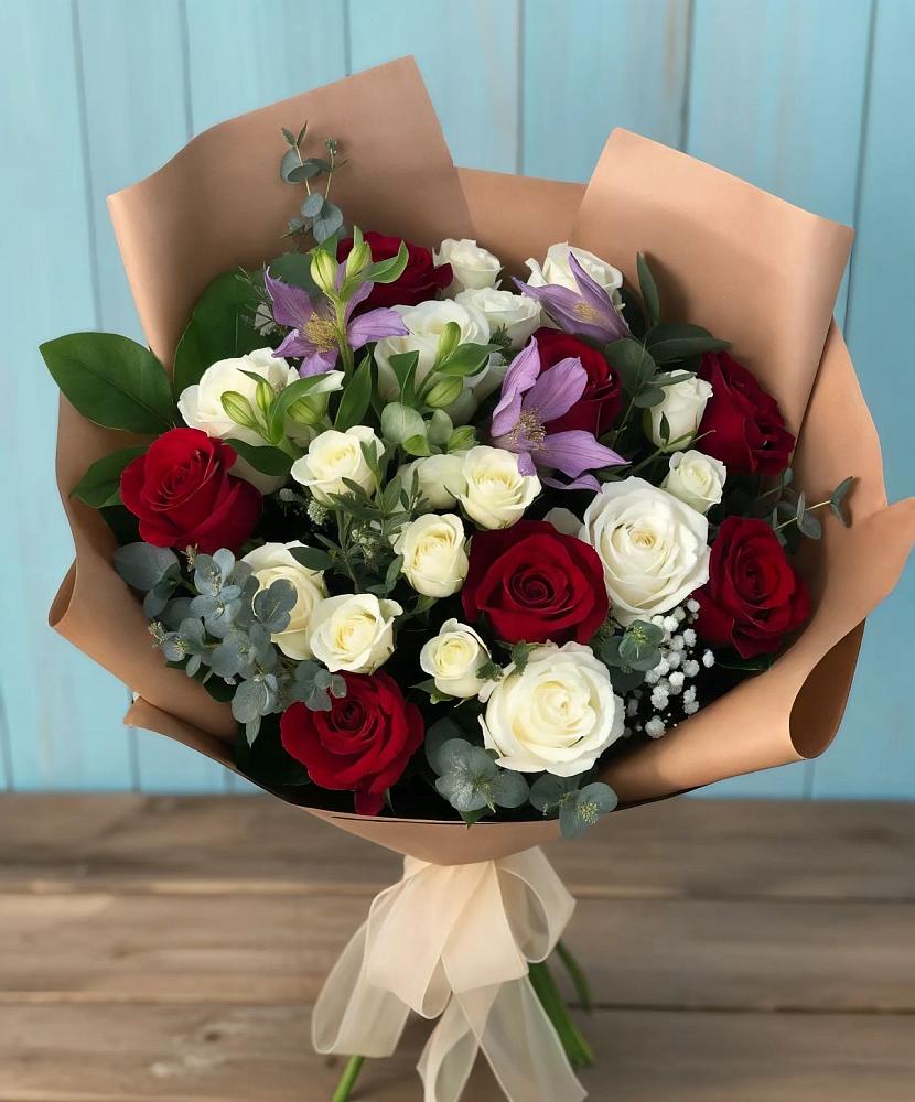 Букет цветов из: Розы и Альстромерии в Загорьевские дали