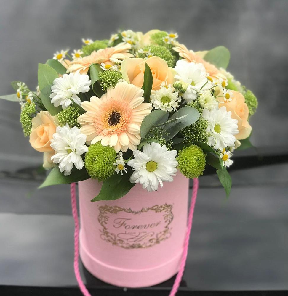 Цветочная композиция из Розы, Герберы и Хризантемы в шляпной коробке в Загорьевские дали