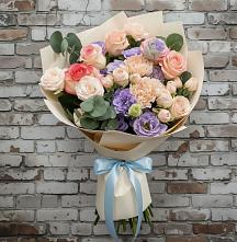 Букет цветов из:  Розы, Лизиантусы и Гвоздики #REPLACE_PRED# Загорьевские дали