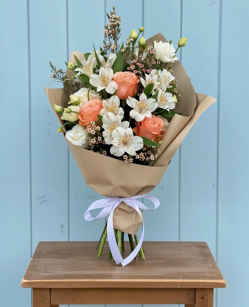 Букет цветов из: Альстромерии, Лизиантусы, Розы и Хризантемы в Загорьевские дали