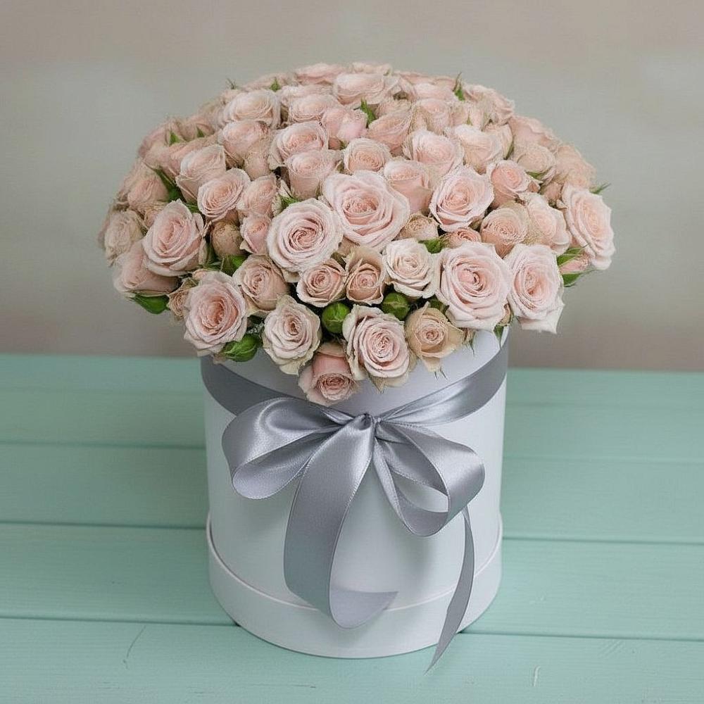 Цветочная композиция из Розы в шляпной коробке в Загорьевские дали